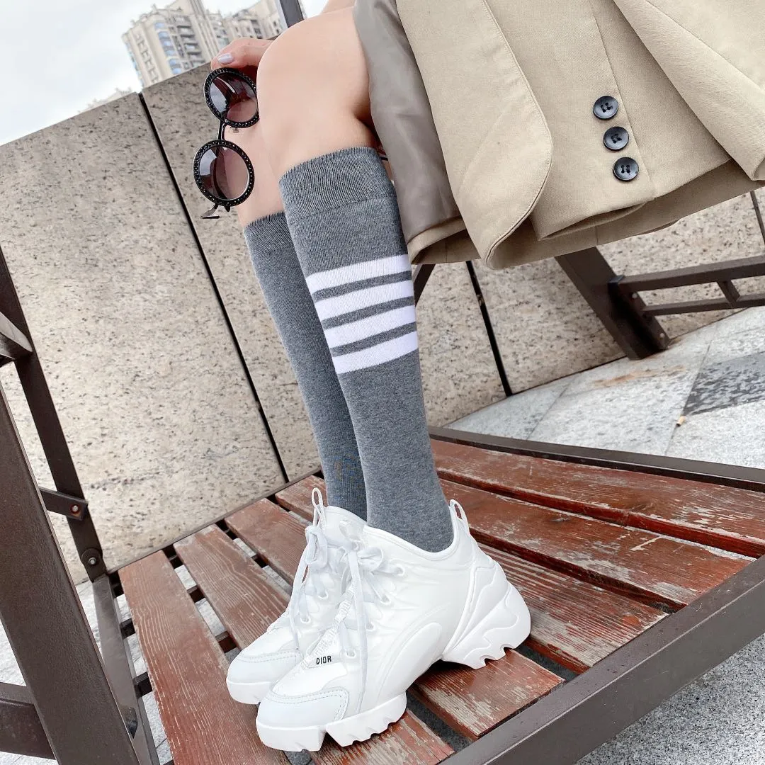 👟👟Ex-factory price p460 👟👟 DiorDior high-end version super popular Dior dad shoes-Crusie “J’DIOR 2020ss The new product created at the first major show of Paris Fashion Week in spring "As long as you buy this noble elegance, it will be yours." The new series is inspired by Dior's chief designer to cleverly combine the webbing on the dress with elegance on the perfect shoe shape. Super classic and good-looking. The original last is the most perfect last shape. Customized original material: imported silk cowhide with soft original customized Lycra surface. The best fabric on the market. 1:1 molded original film combination. The inner cowhide feet are perfect! Sizes 35-41, welcome to compare with the real ones